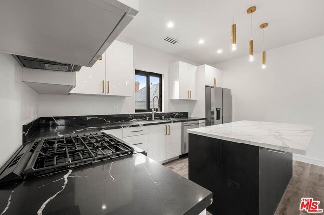 Building Photo - 1920 S Sherbourne Dr