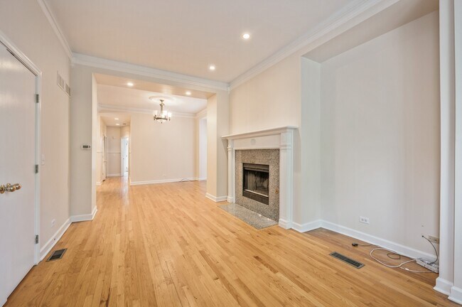 Foto del edificio - 2121 W Schiller St