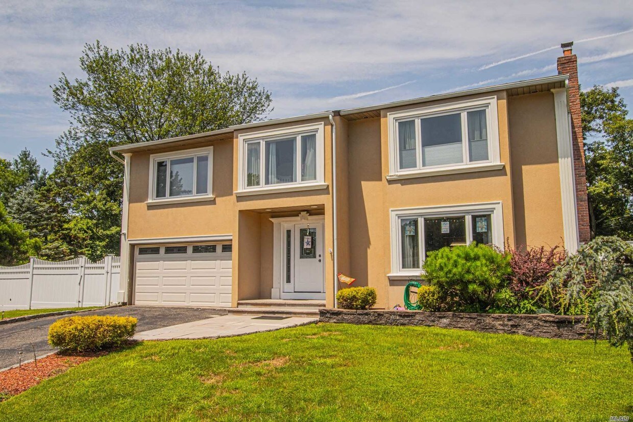 45 Townline Ct, Hauppauge, NY 11788 House Rental in Hauppauge, NY