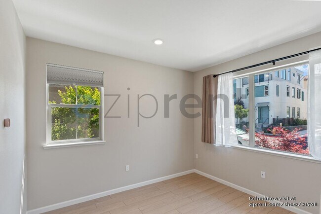 Building Photo - 3048 Lina St