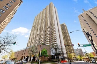 Building Photo - 6033 N Sheridan Rd
