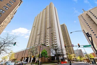 Building Photo - 6033 N Sheridan Rd