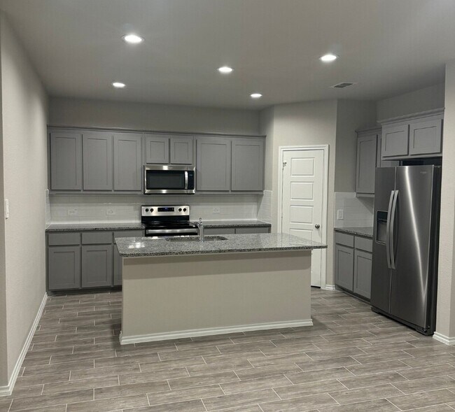 Building Photo - 3220 Sedge Grass Dr