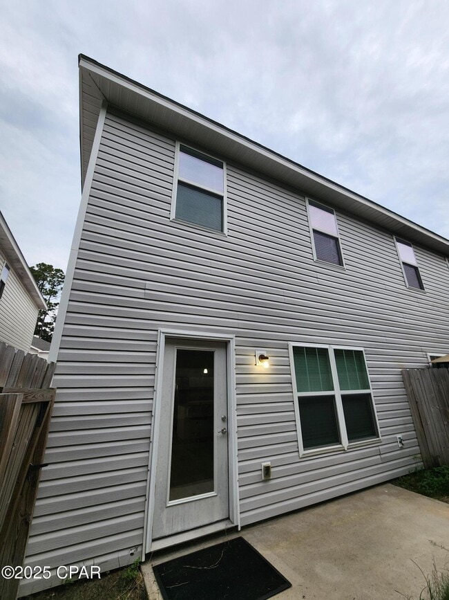 Building Photo - 9024 Banyan Beach Dr