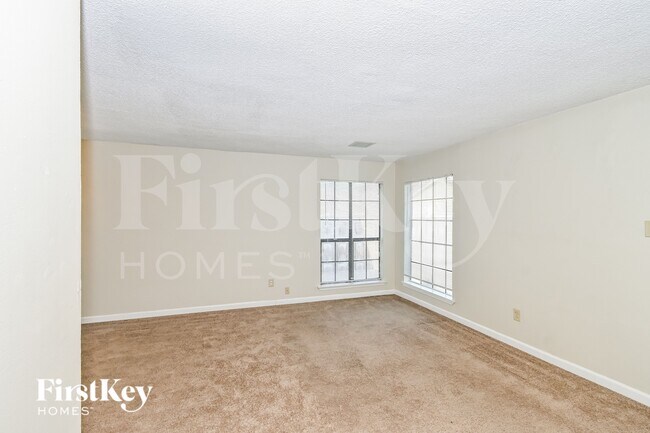 Building Photo - 2101 Hornsby Cove