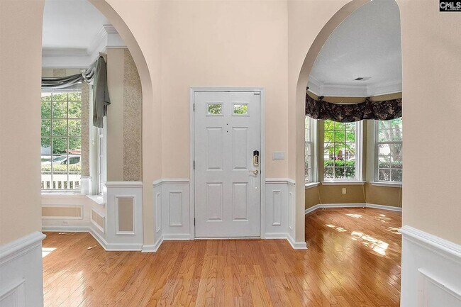 Foto del edificio - Spacious home located in the beautiful and well-established community of Magnolia Bluff in Lake C...