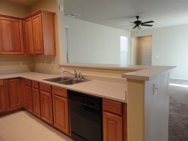 Foto del edificio - 8802 Salvestrin Point Ave