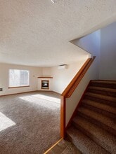 Building Photo - 6957 Ridgetop Dr NE