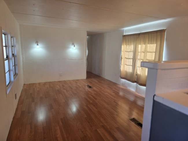 Building Photo - 2325 E Packard Ave