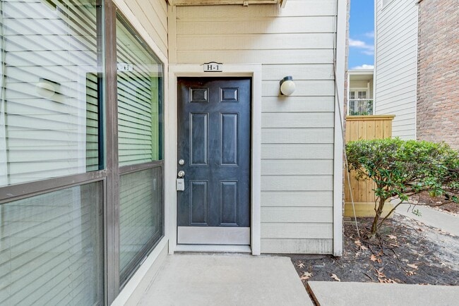 Photo - Charming condo in Galleria area! Fridge/Washer/Dryer come with the unit.