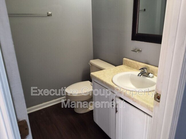 Foto del edificio - 1221 Clear Ridge Ln