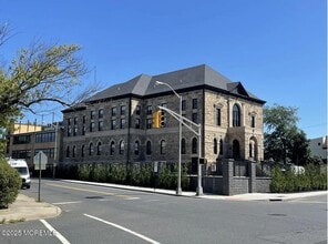 Building Photo - 179 Chelsea Ave