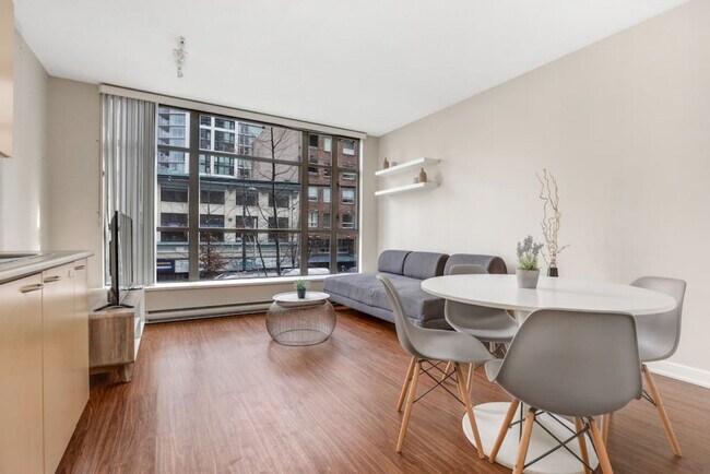 Photo du bâtiment - 444 W 6th Ave