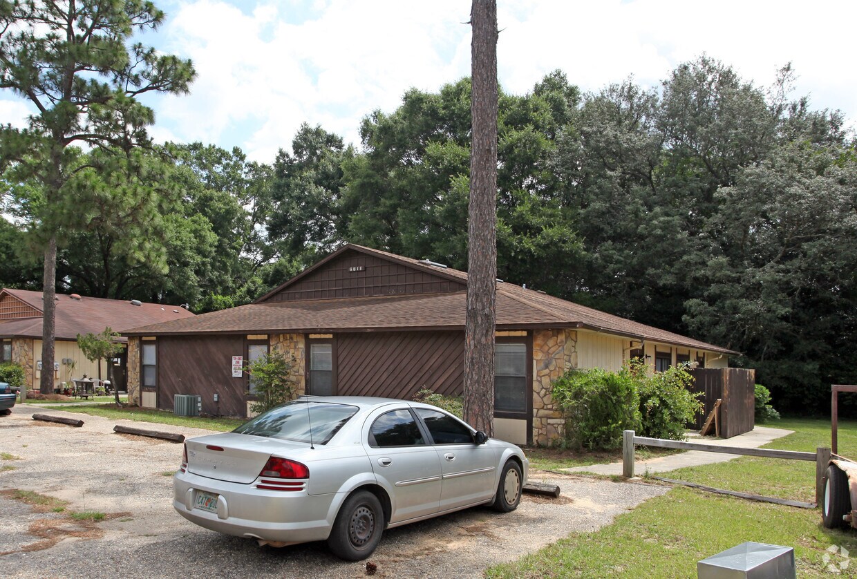 Primary Photo - 6818 Tiki Ln