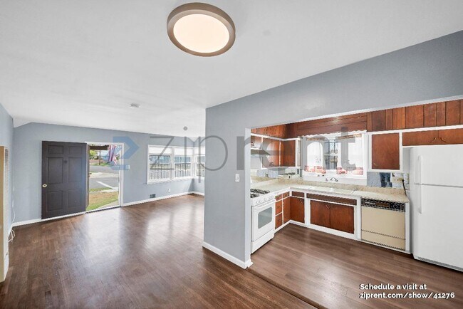 Building Photo - 1054 E 150th St