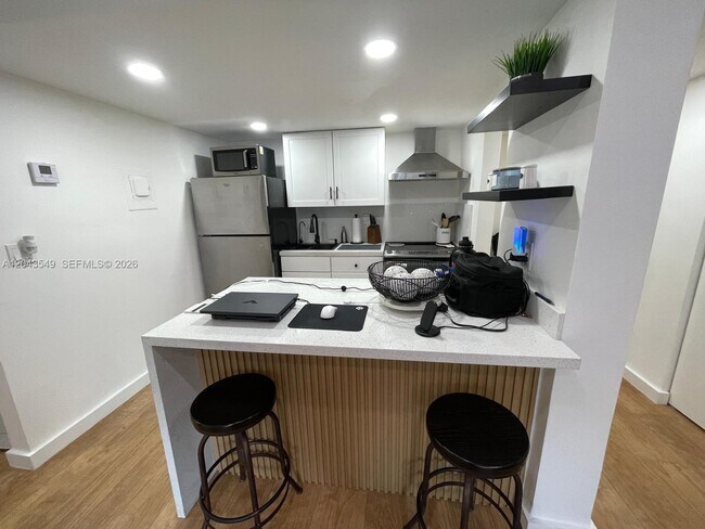 Foto del edificio - 4301 NW S Tamiami Canal Dr