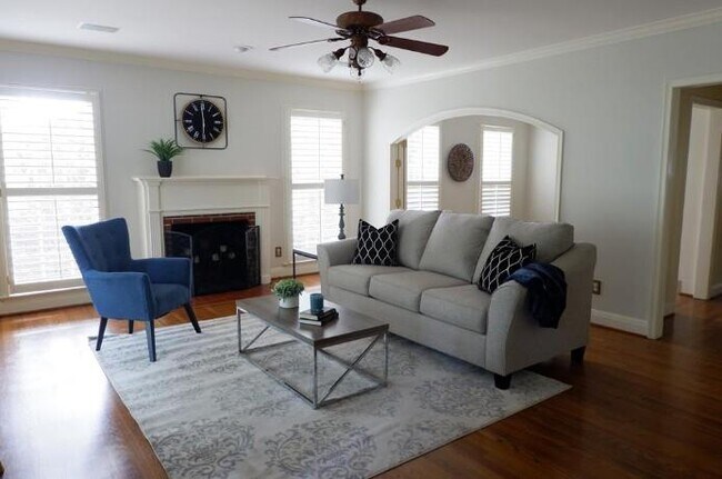 Foto del edificio - 2203 Griswold Ln