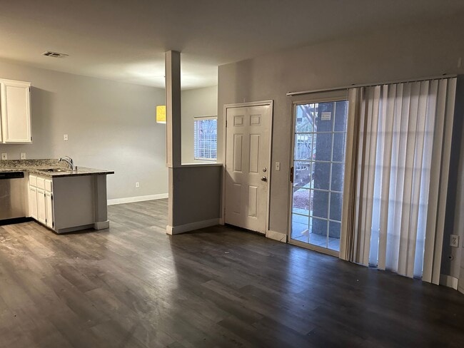Building Photo - Upgraded 3 bedroom!