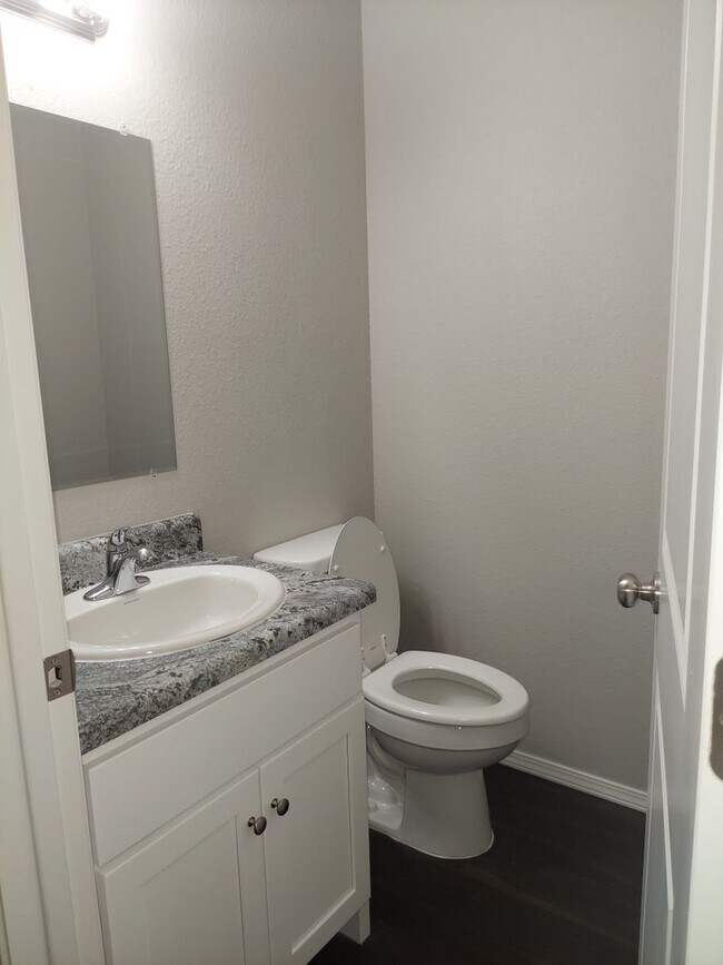 Foto del edificio - 2118 Ingalls Ln