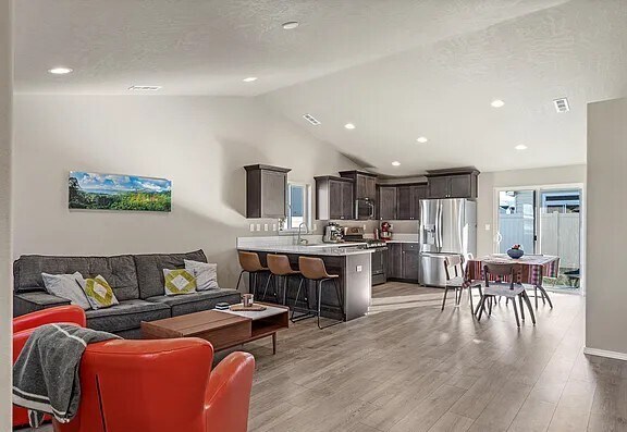 Área de estar - 6102 Crown Crest Ave