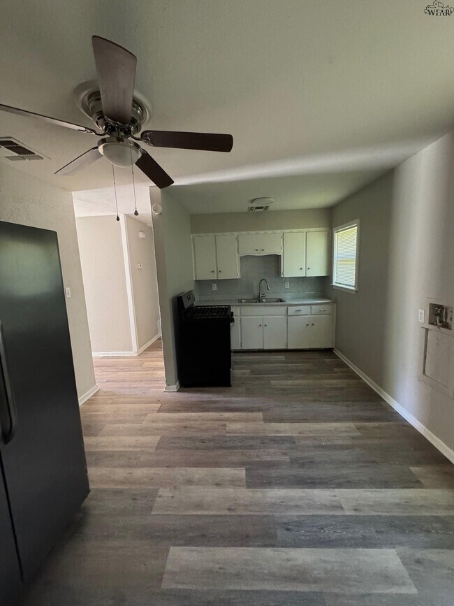 Foto del edificio - 1422 Tanbark Rd