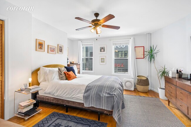 Foto del edificio - 747 Manhattan Ave