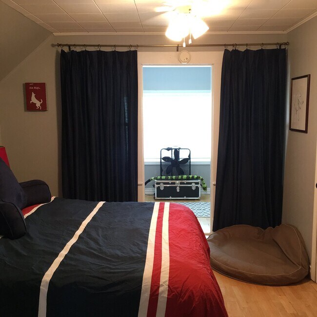 Dormitorio 1 - 2428 N Dakota St
