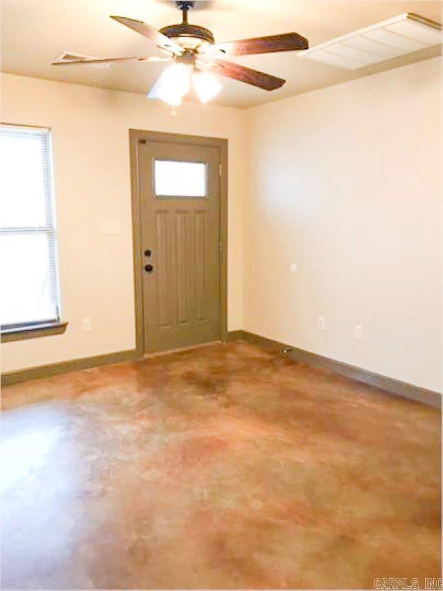 Building Photo - 210 Elm St N