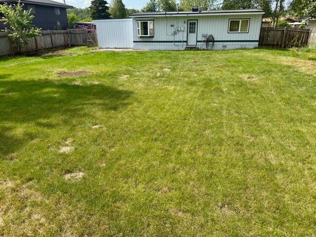 Fenced back yard. - 1503 Wolverine St