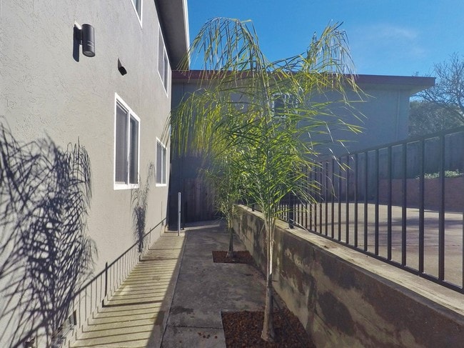 Building Photo - 5306 Bayview