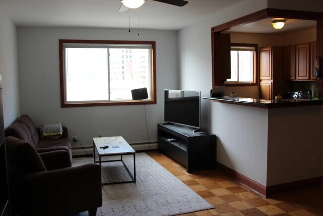 Interior Photo - 616 N Piedmont St