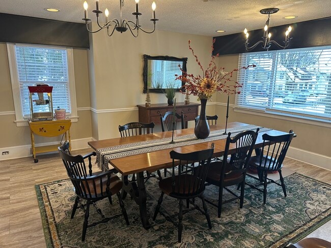 Gran comedor, máquina de palomitas de maíz. - 201 Salt Springs Rd