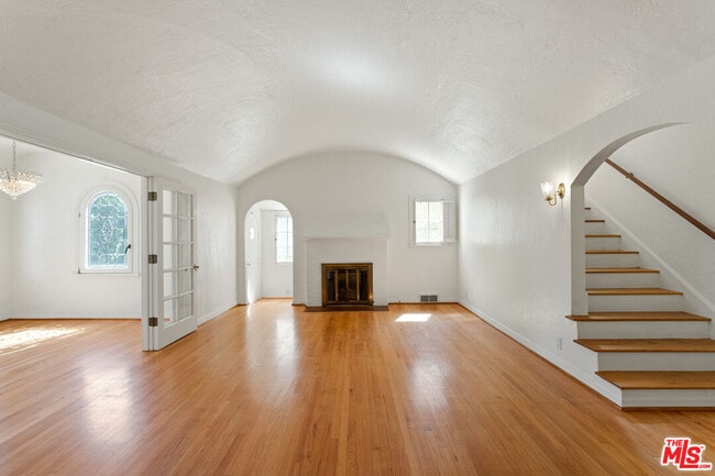 Building Photo - 3528 Fernwood Ave