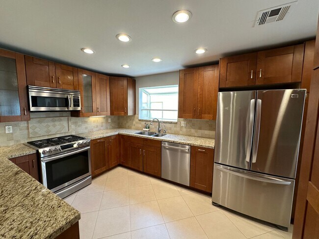 Building Photo - 24124 Archwood St