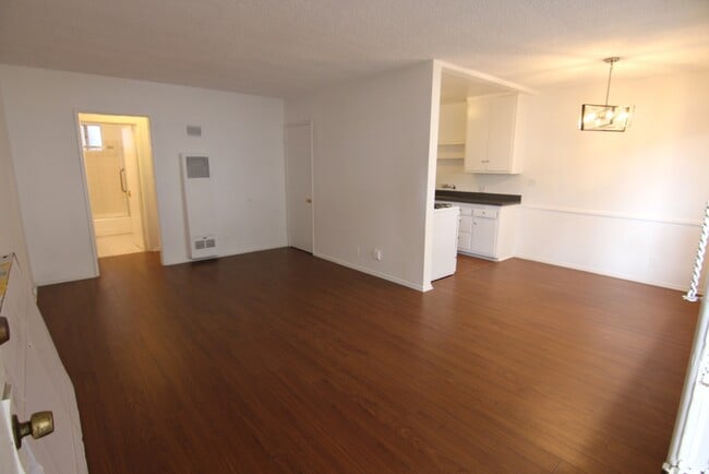 Building Photo - 1010 N Orange Grove Ave