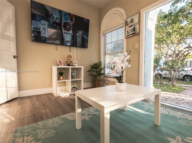 Foto del edificio - 1845 SW 11th St