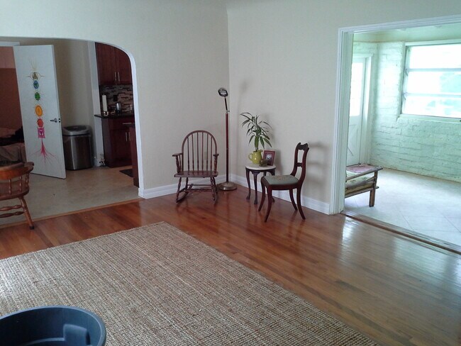 Foto del edificio - 667 NE 121st St