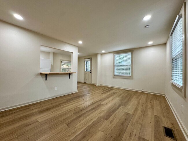 Foto del edificio - 975 Beason Dr