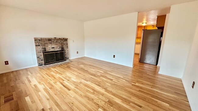 Building Photo - Now Offering Half Month Free! Charming 2BD...