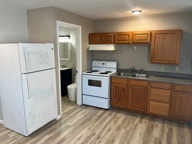 Building Photo - 929 E Clay St