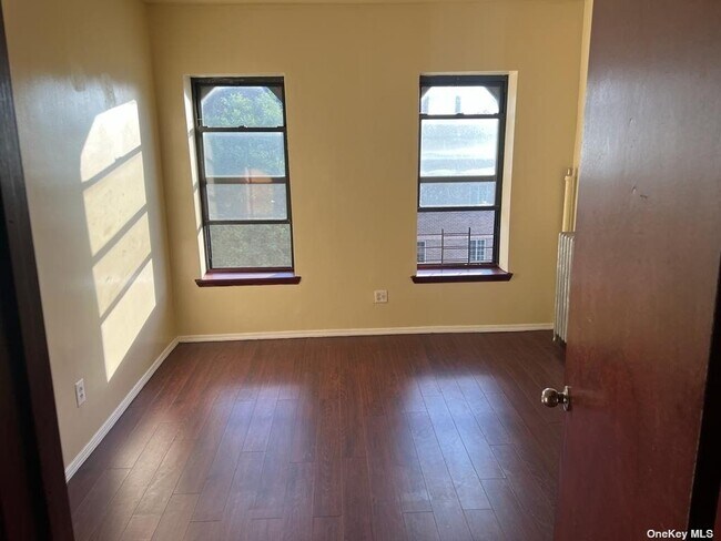 Foto del edificio - 419 Throop Ave
