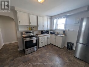 Building Photo - 63 Pelham Rd