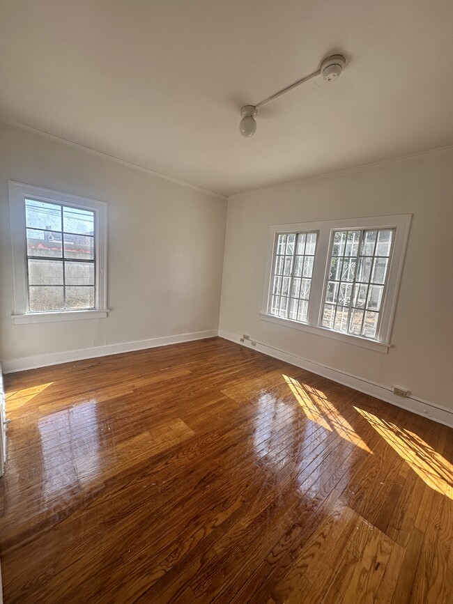 Foto del edificio - 1375 S Mansfield Ave