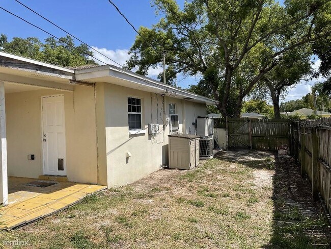 Building Photo - 1560 Sunset Point Rd