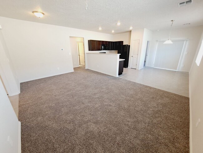 Foto del edificio - 4 bed 2 bath home in Huning Ranch!