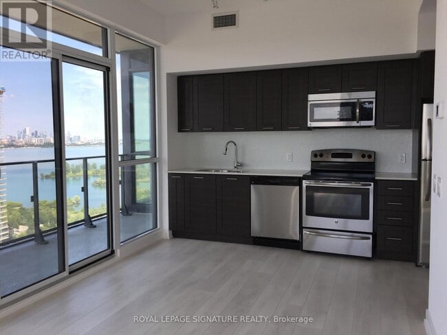 Building Photo - 2200-2200 Lake Shore Blvd W