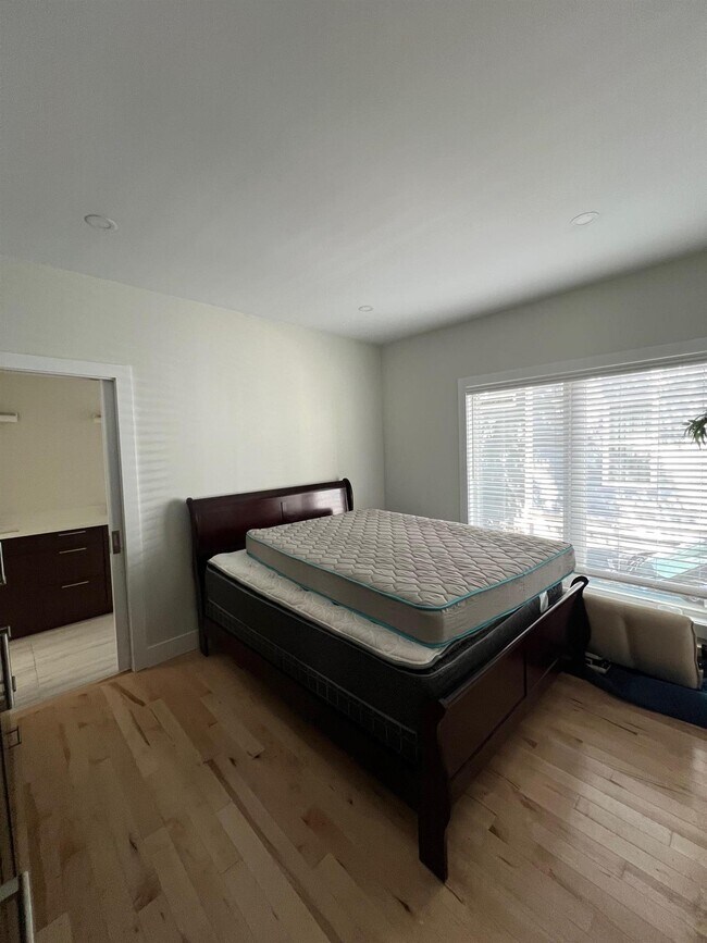 Building Photo - 19 Gorham St