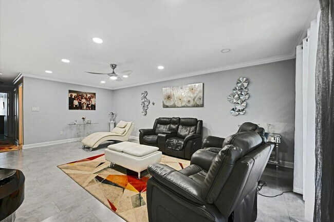 Foto del edificio - 10 Fourwood Ct