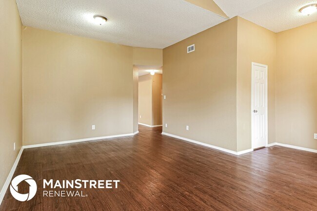 Foto del edificio - 10241 Pleasant Mound Dr