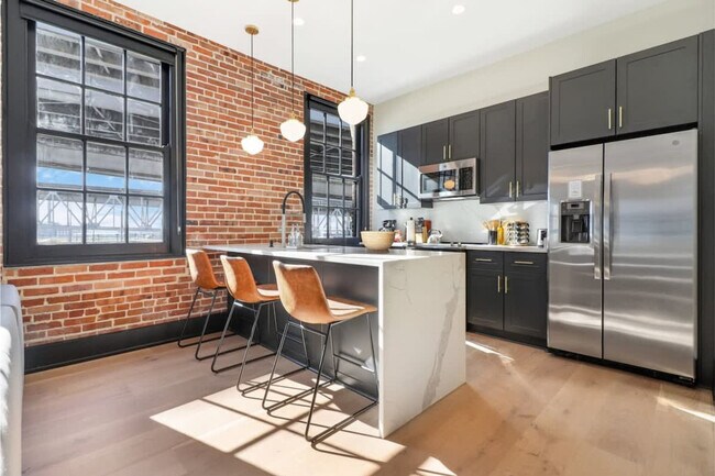 Building Photo - 1148 S Peters St